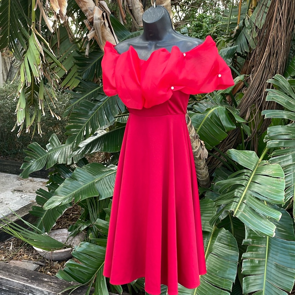 Off the shoulders fit in flare dress